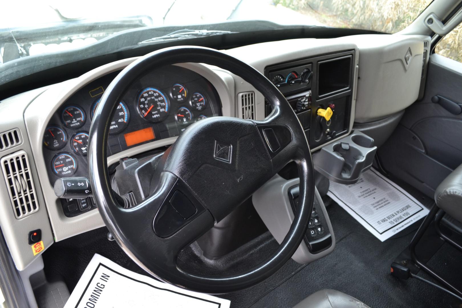 2018 WHITE /GRAY INTERNATIONAL 4400 with an CUMMINS L9 8.9L 300HP engine, ALLISON 3000HS AUTOMATIC transmission, located at 9172 North Fwy, Houston, TX, 77037, (713) 910-6868, 29.887470, -95.411903 - 33,000LB GVWR CDL REQUIRED, 28FT BOX, 13FT CLEARANCE, HEIGHT 103" X WIDTH 102", 3,500LB ALUMINUM LIFT GATE, E TRACKS, ALUMINUM WHEELS, DUAL 40 GALLON FUEL TANKS , COLD A/C - Photo#17